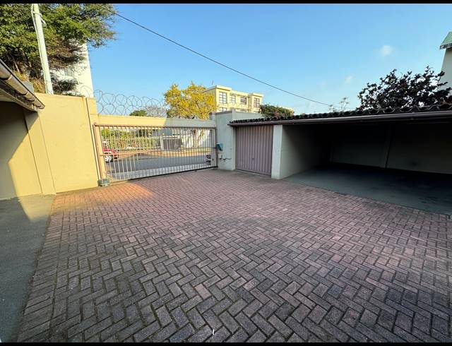 3 BEDROOM APARTMENT FOR SALE IN ESSENWOOD